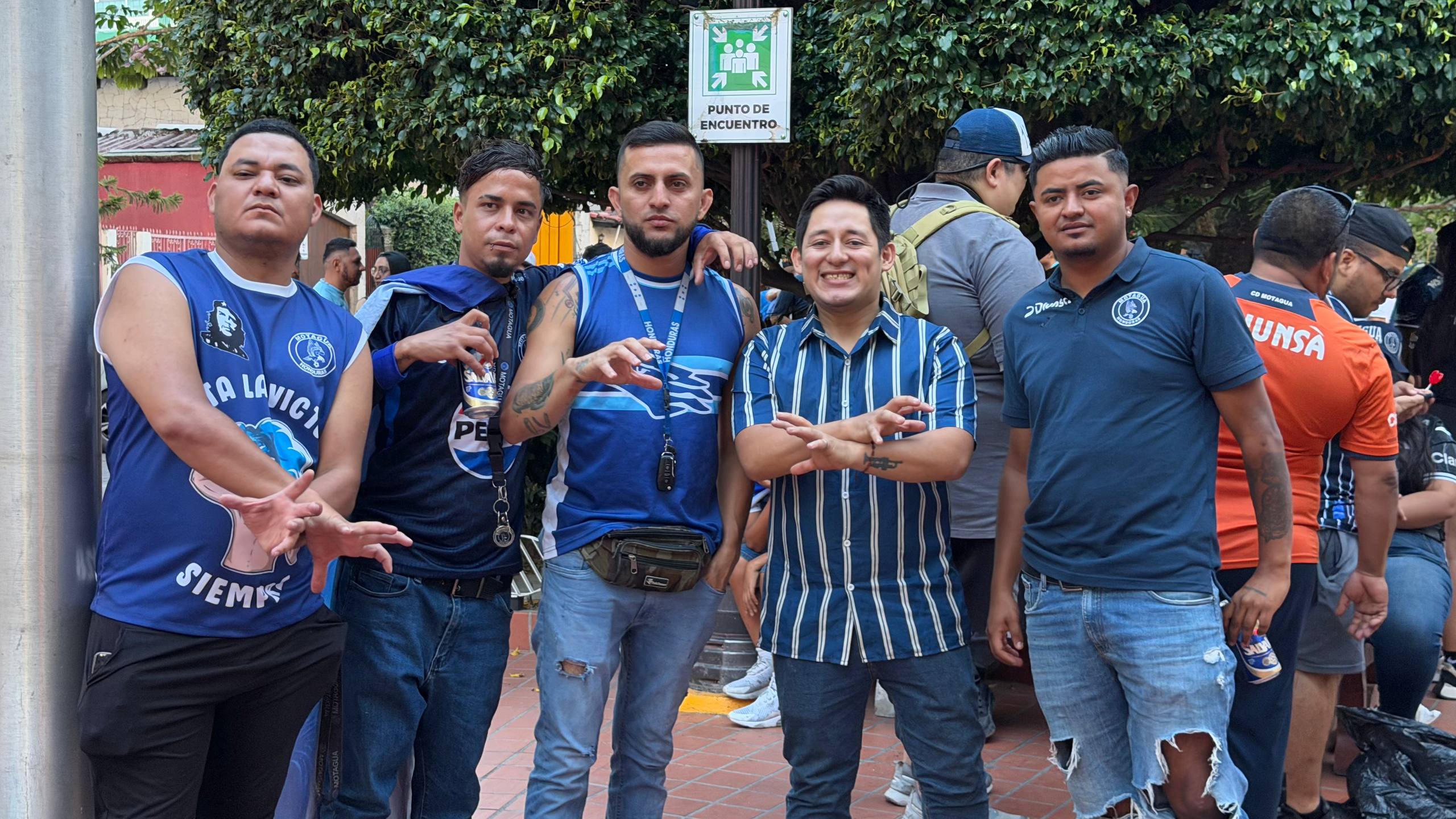 Afición de Motagua realiza banderazo previo a la Gran Final